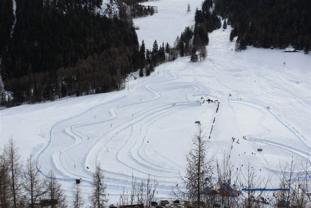 Appassionati di slittino? Emozioni da gara al parco giochi di Flassin
